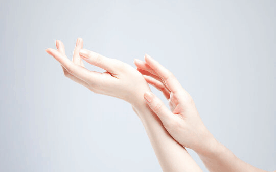 セルフケアで魅力アップ！女性の美しさは指先から